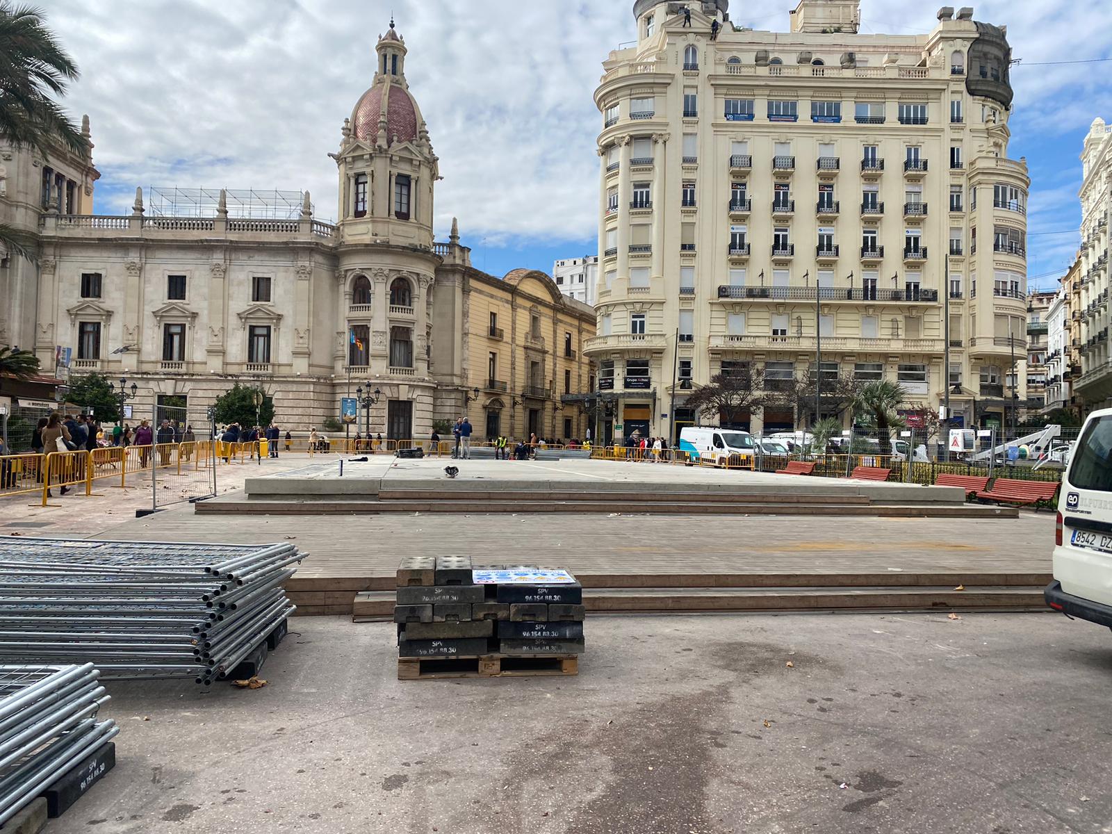 Base de hormigón donde se instalaba el Ágora del Diseño, tras retirar la estructura