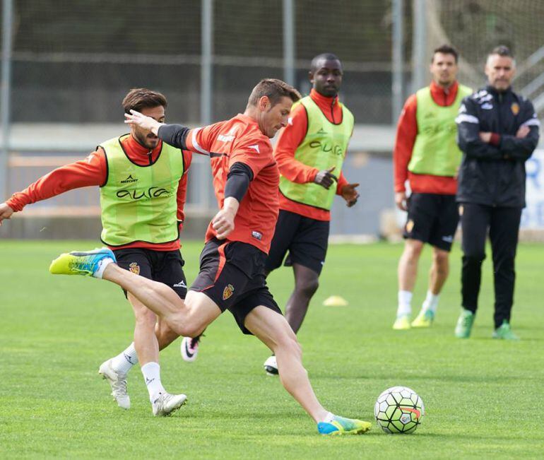 La plantilla del Real Zaragoza sigue preparando la final del domingo con el Nastic