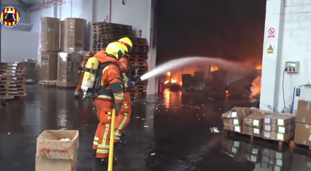 Incendio industrial en Bétera