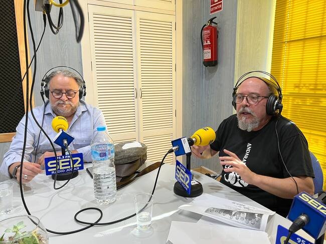 Momento de la realización del programa por Pepe Nieto, derecha, y Jesús Barroso, derecha