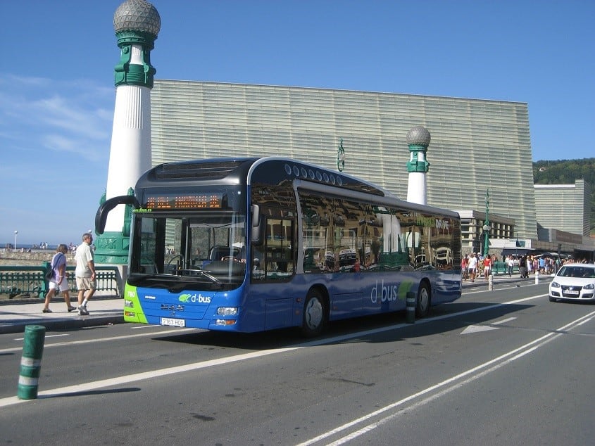 Imagen de un autobús de dbus en el Kursaal