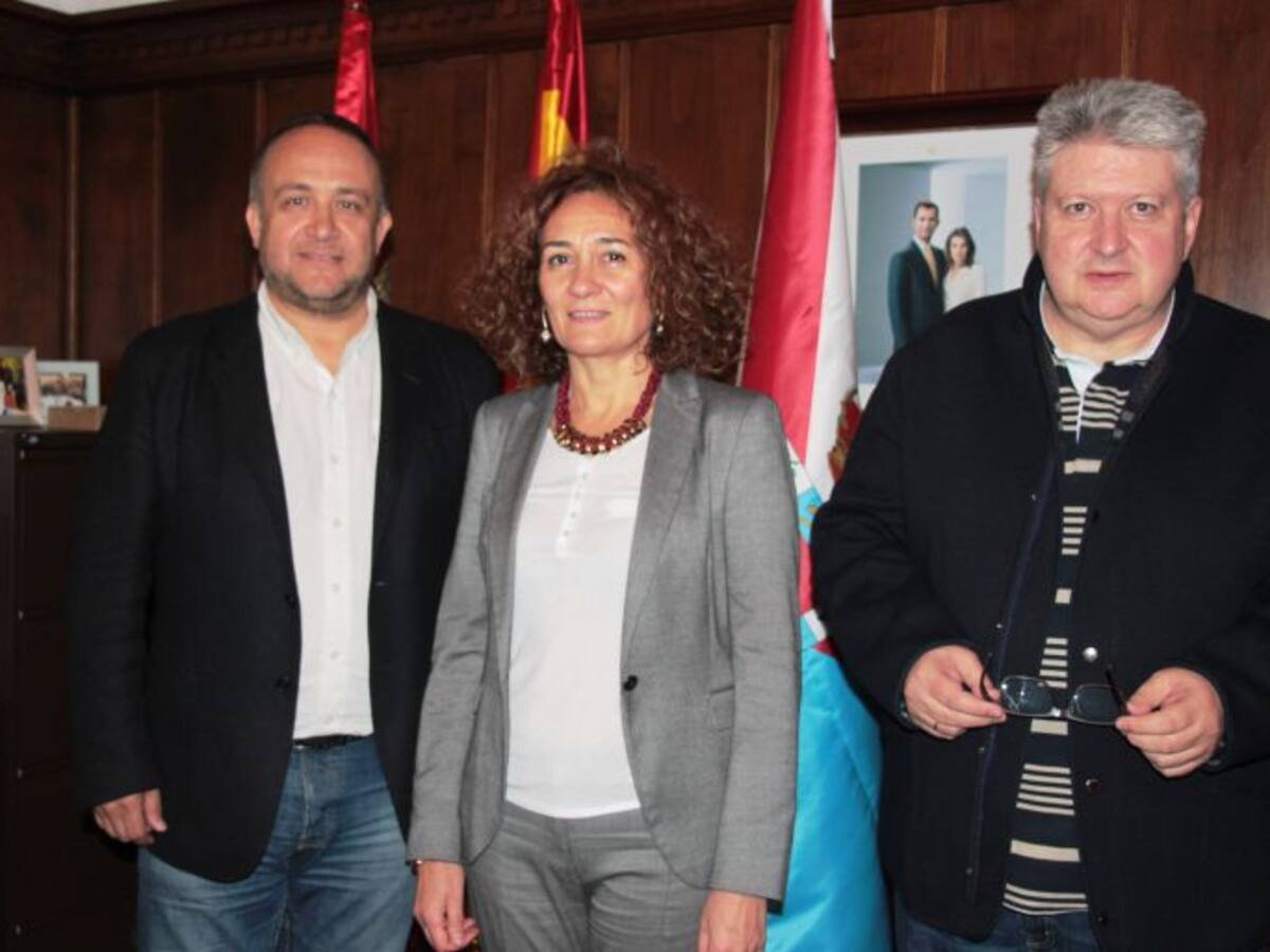 Ponferrada ofrece al Consejo del Bierzo el stand de Fitur