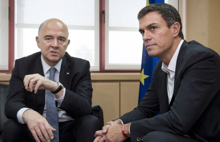 El secretario general del PSOE, Pedro Sánchez, durante el encuentro de trabajo con el comisario europeo de Asuntos Económicos y Financieros, Pierre Moscovici