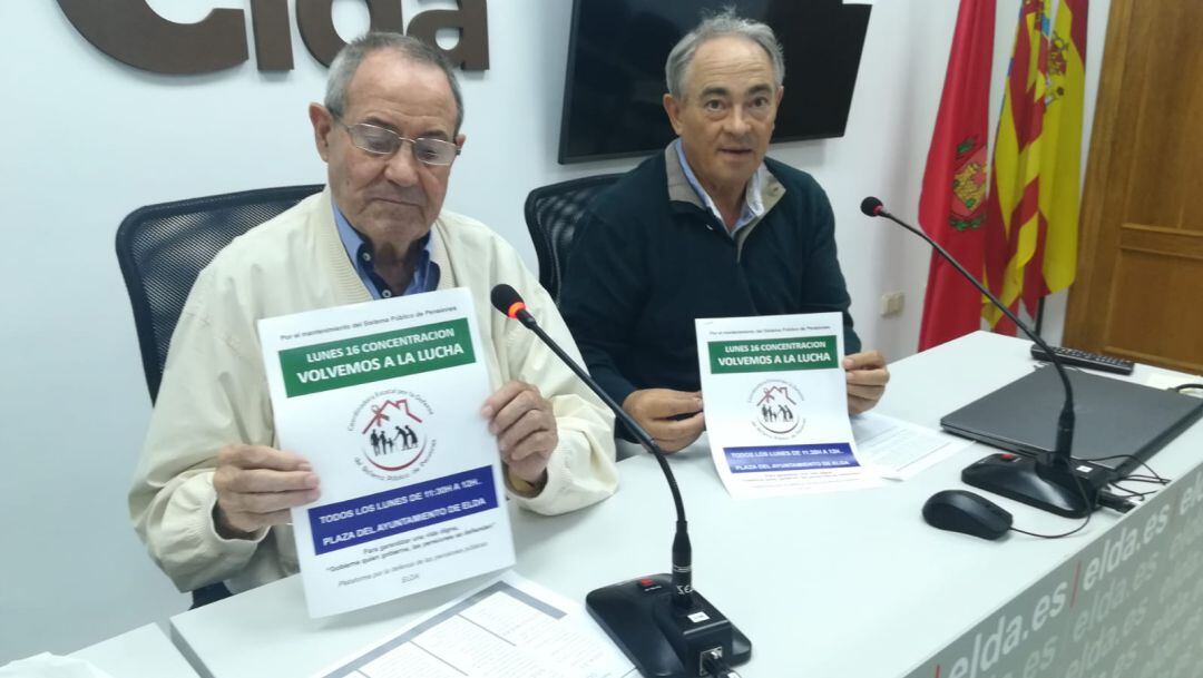 Integrantes de la Plataforma por la defensa de las pensiones públicas de Elda