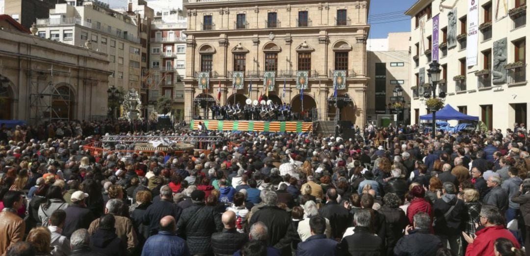 Imagen de la Plaza Mayor de Castelló durante las fiestas de la Magdalena