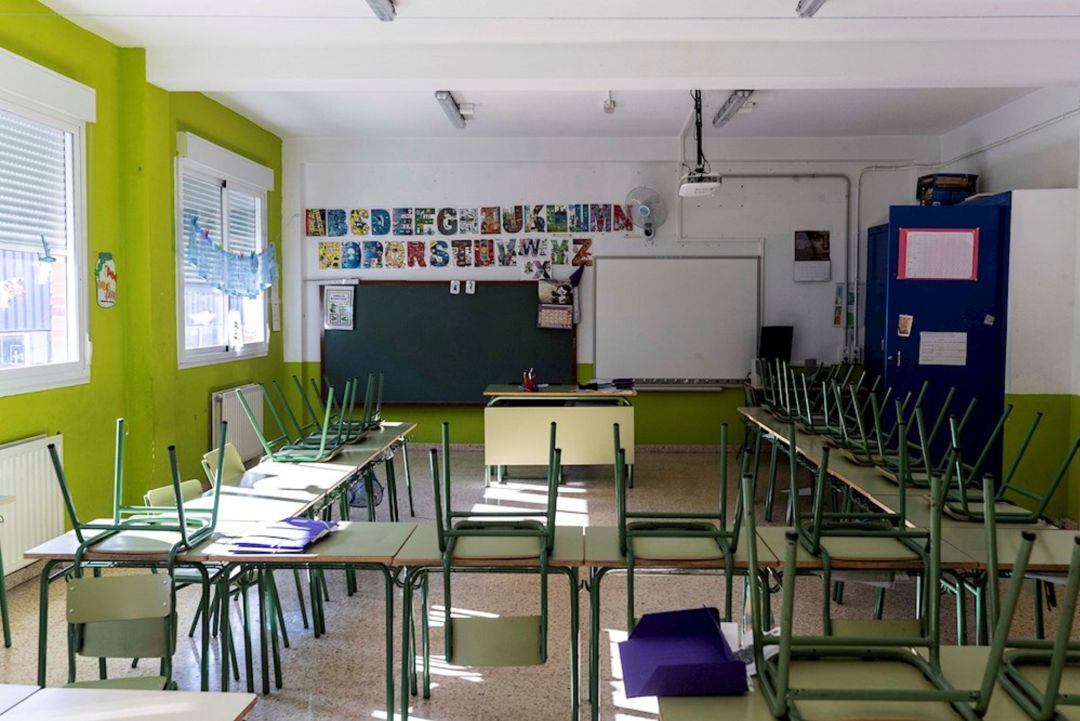 Aula de primaria sin actividad.