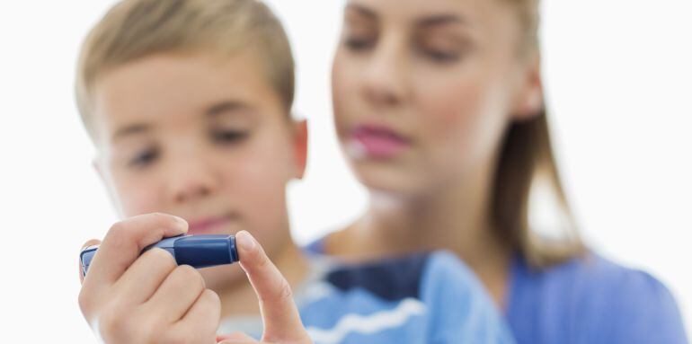 Quirónsalud y AVD asesoran a los padres de niños recién diagnosticados de diabetes