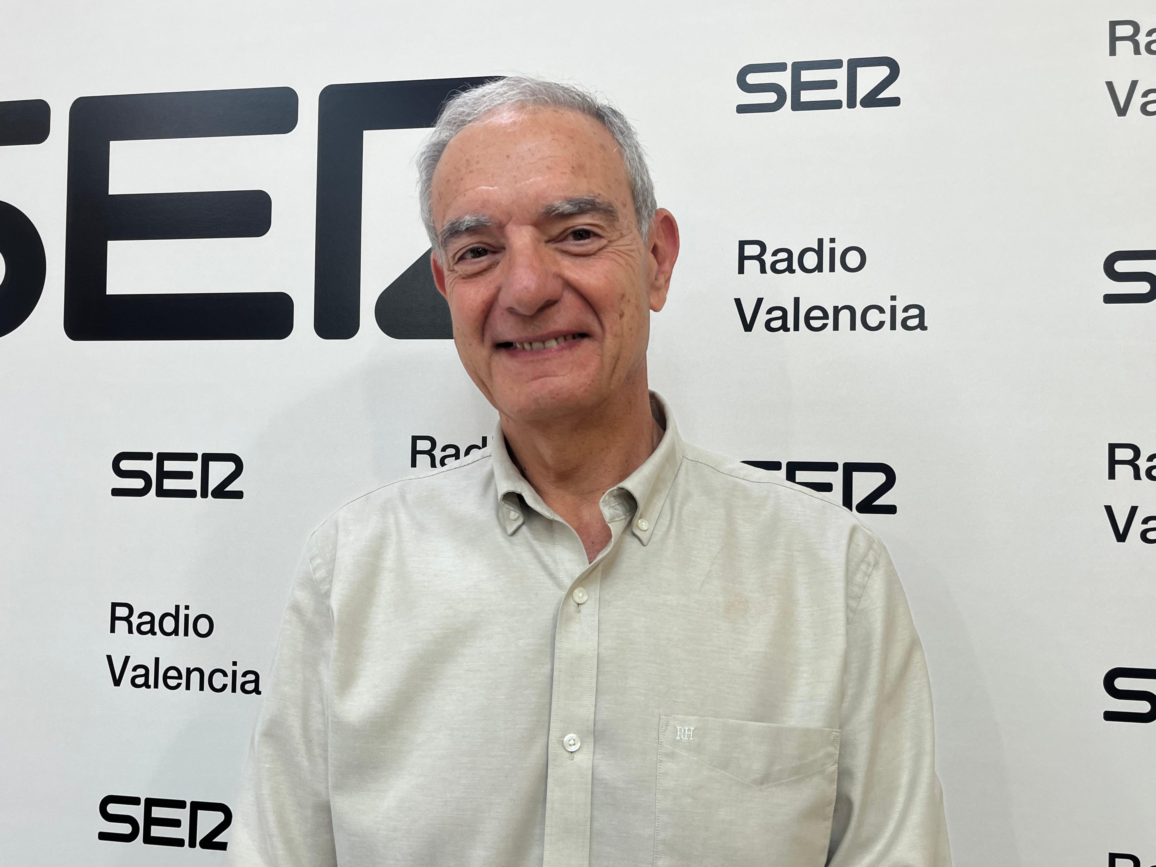 Jesús Sanchez Graullera en los estudios de Radio Valencia Cadena SER