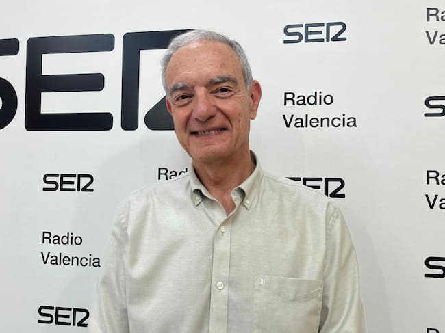 Jesús Sanchez Graullera en los estudios de Radio Valencia Cadena SER