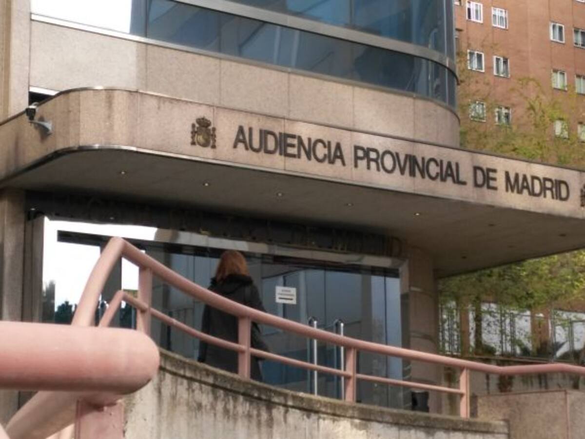 A juicio acusados de estafar 100.000 euros a una anciana con libros