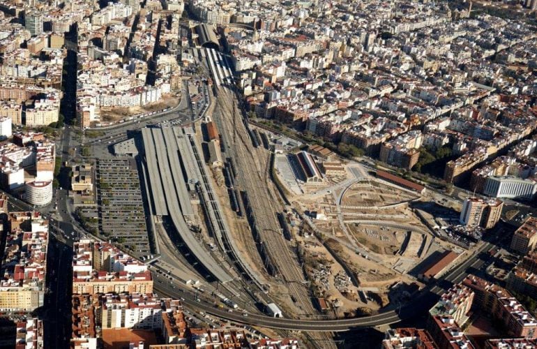 Foto aérea del ámbito del Parque Central al que se conectará el túnel pasante