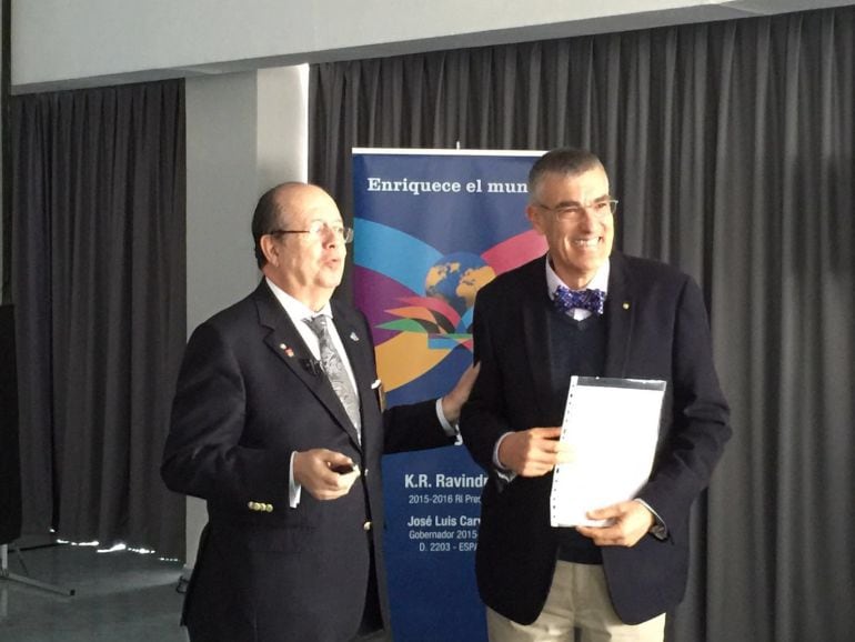 Un momento de la entrega de la distinción