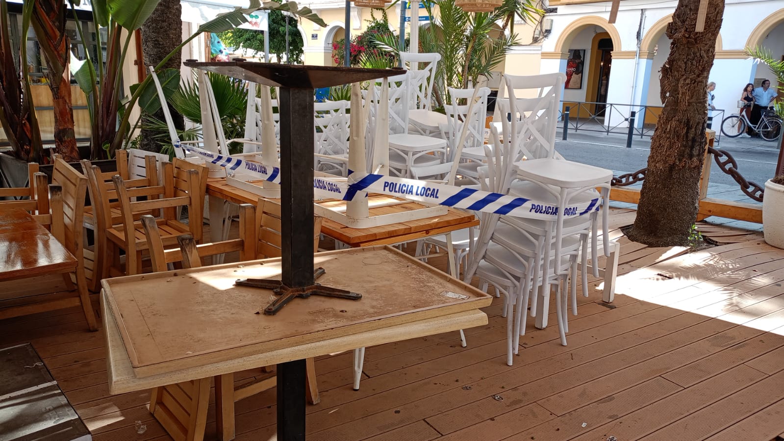 Una de las terrazas precintada