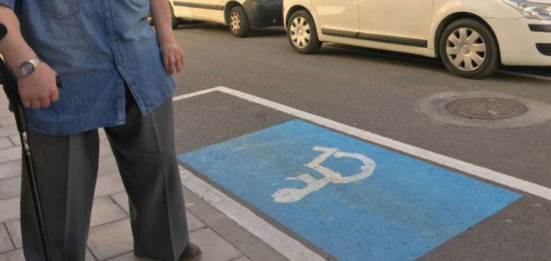 Más controles sobre el uso de tarjetas de aparcamiento para personas con discapacidad en Palencia