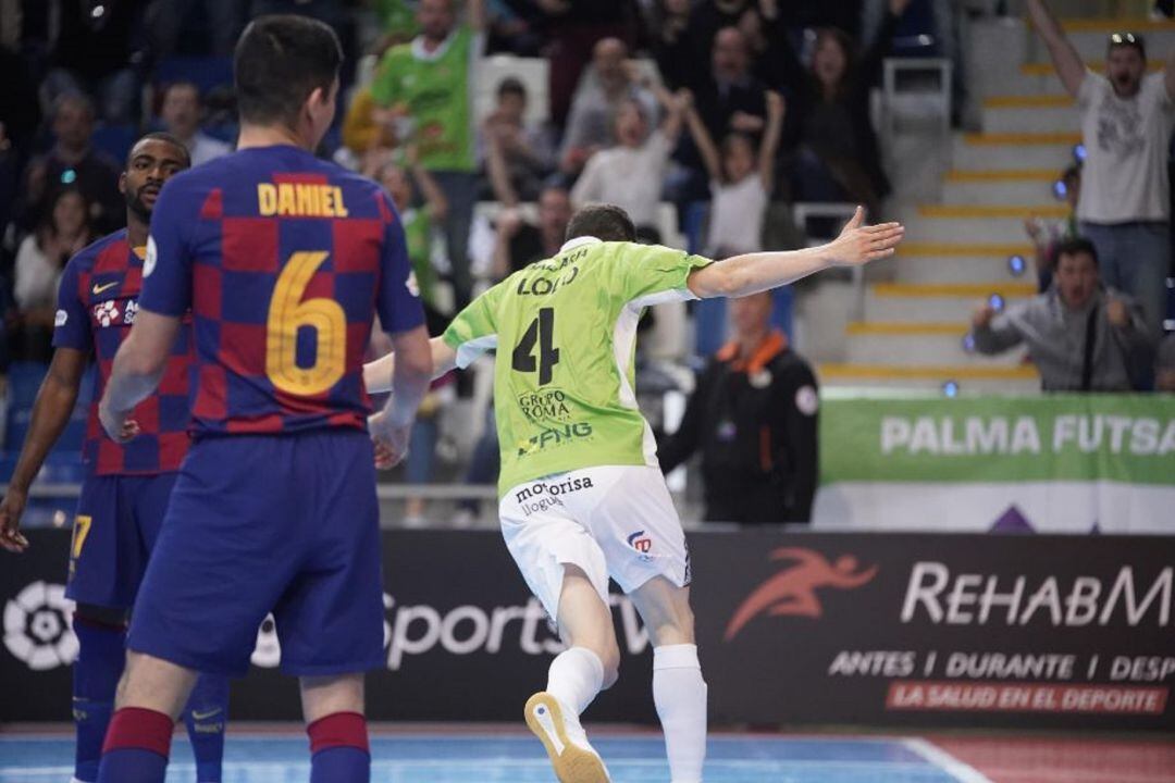 Lolo celebra el gol frente al F.C.Barcelona