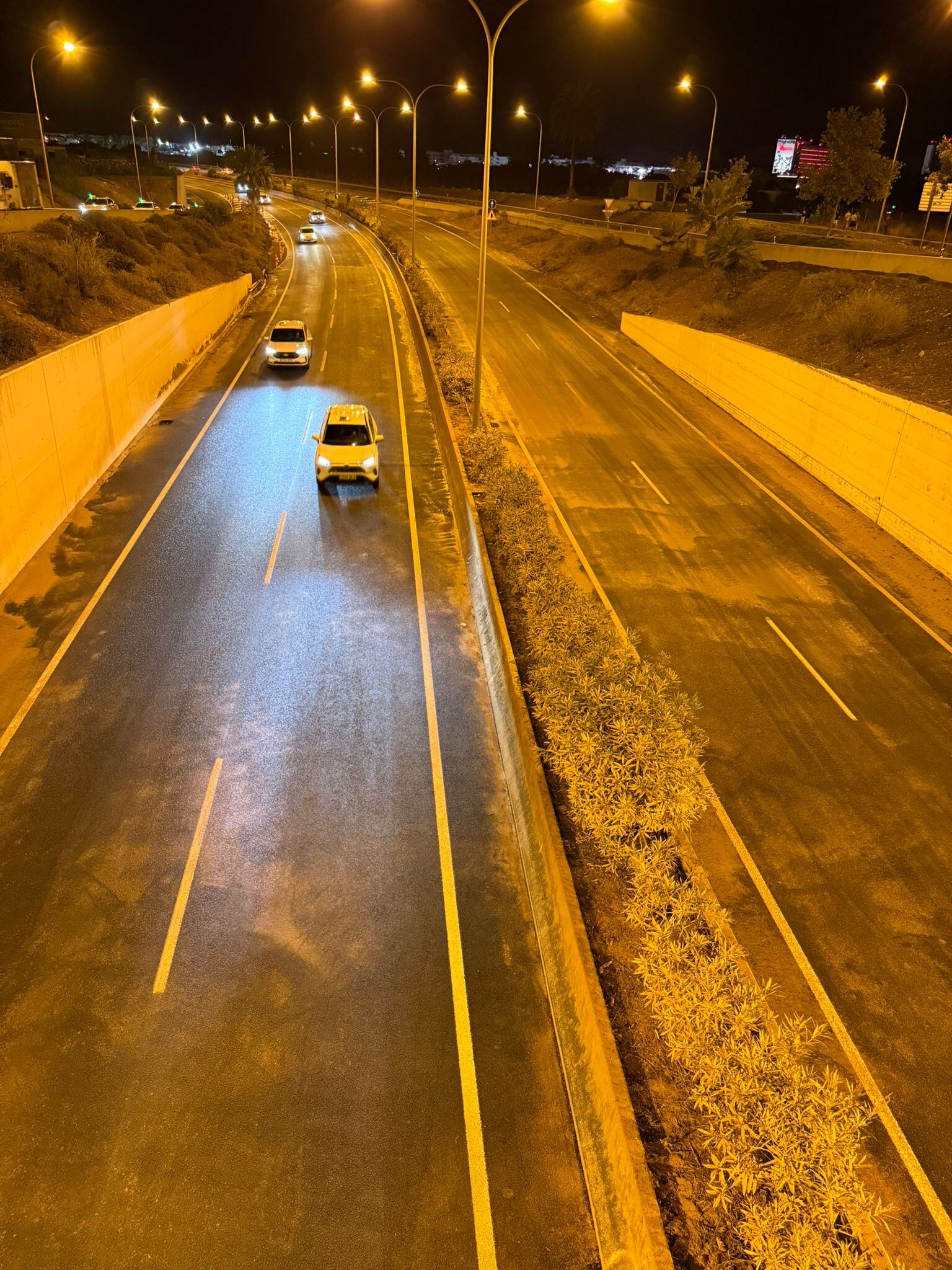 Vehículos circulando por la autovía esta mañana