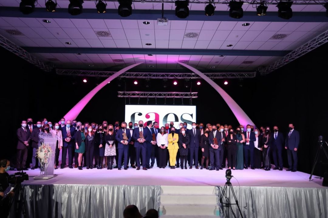 Foto de familia de la XXII gala de Premios FAES 2021