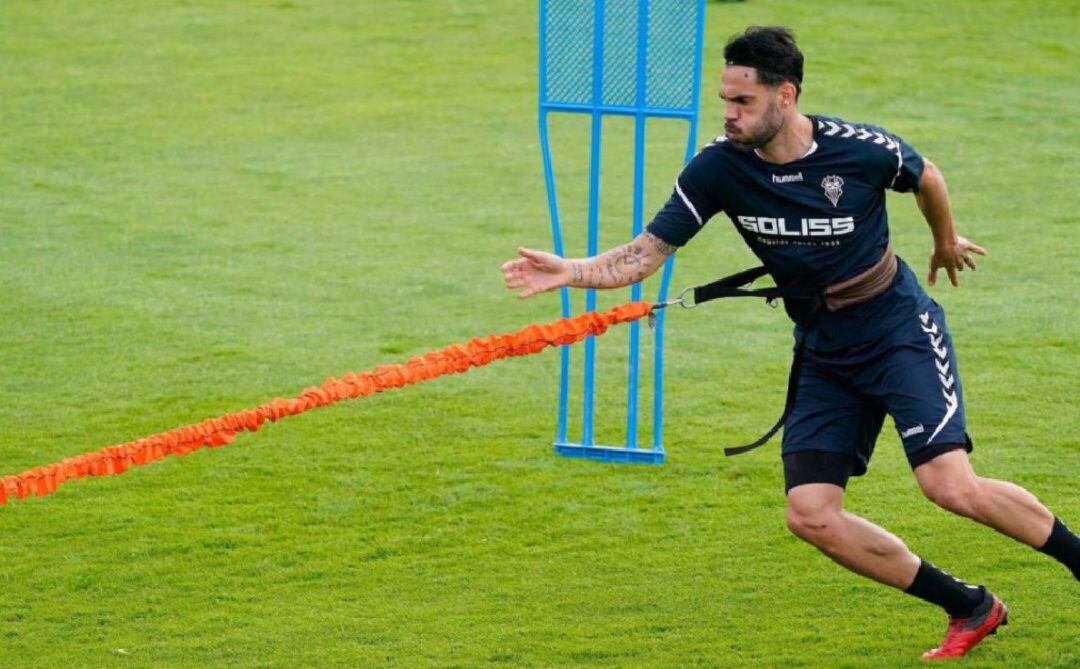 Sergio Sánchez durante un entrenamiento con el Albacete