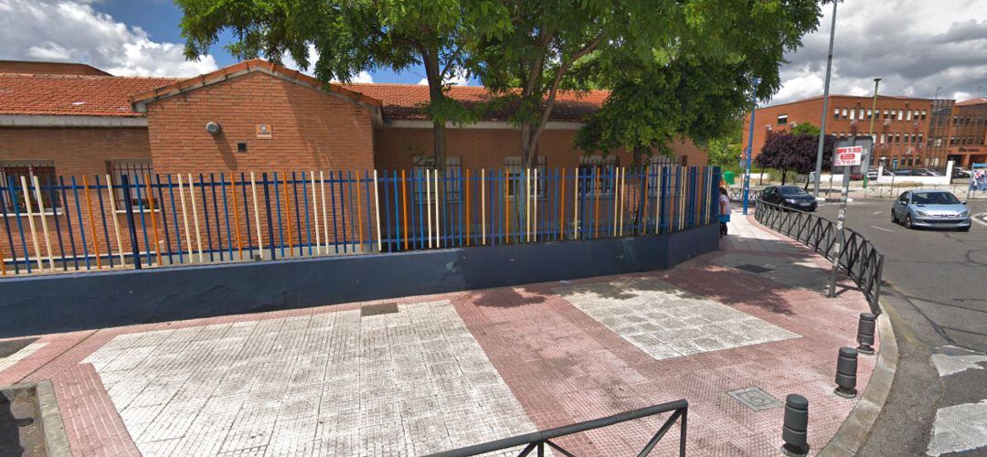 Exteriores de uno de los colegios en San Nicasio, Leganés