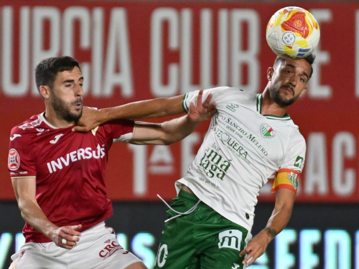 El Real Murcia pierde ante el Antequera y se complica la vida