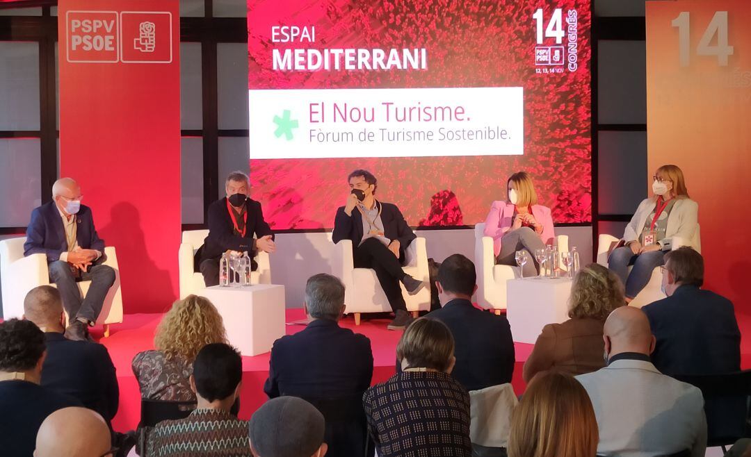Foro sobre turismo sostenible en el 14º Congreso del PSPV-PSOE celebrado en el Hotel Bali de Benidorm