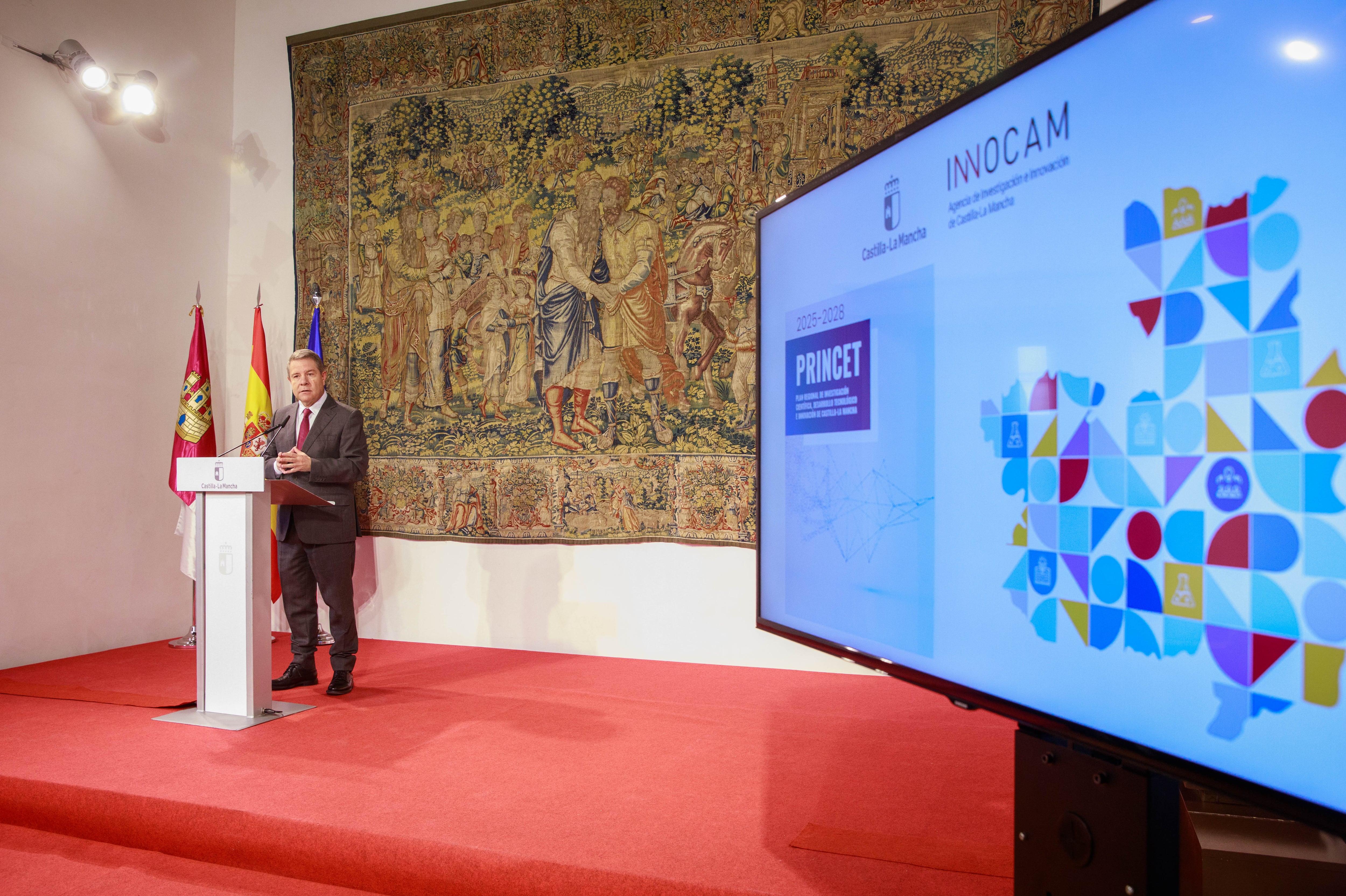El presidente del Gobierno regional, Emiliano García-Page, presenta el PRINCET 2025-2028. En el Palacio de Fuensalida, sede de la Presidencia regional.