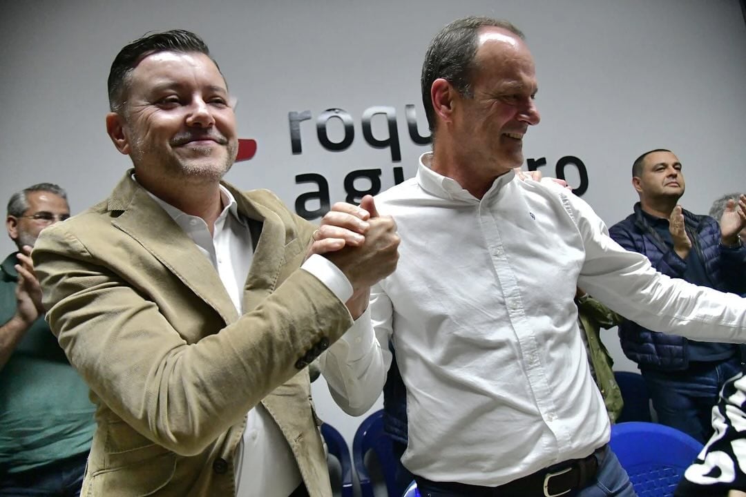 Teodoro Sosa (i) y Oscar Hernández (d) durante un momento de la desconexión de la Asamblea de Roque Aguayro (Agüimes) de Nueva Canarias