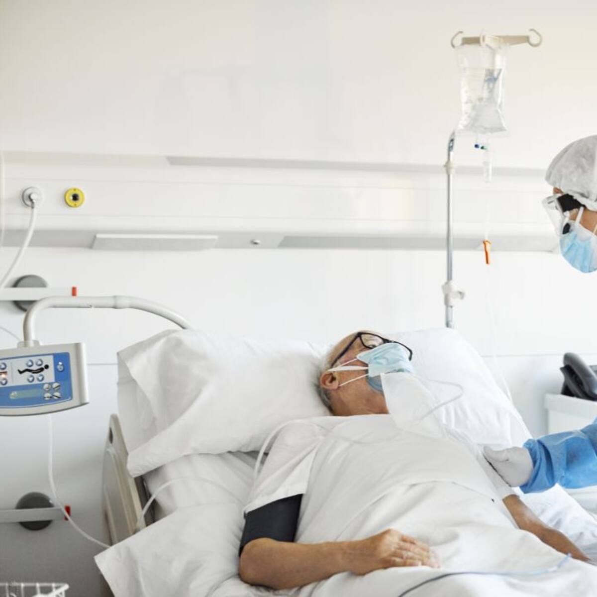 Dos fallecidos en una jornada en la que vuelven a subir los casos y los ingresos hospitalarios