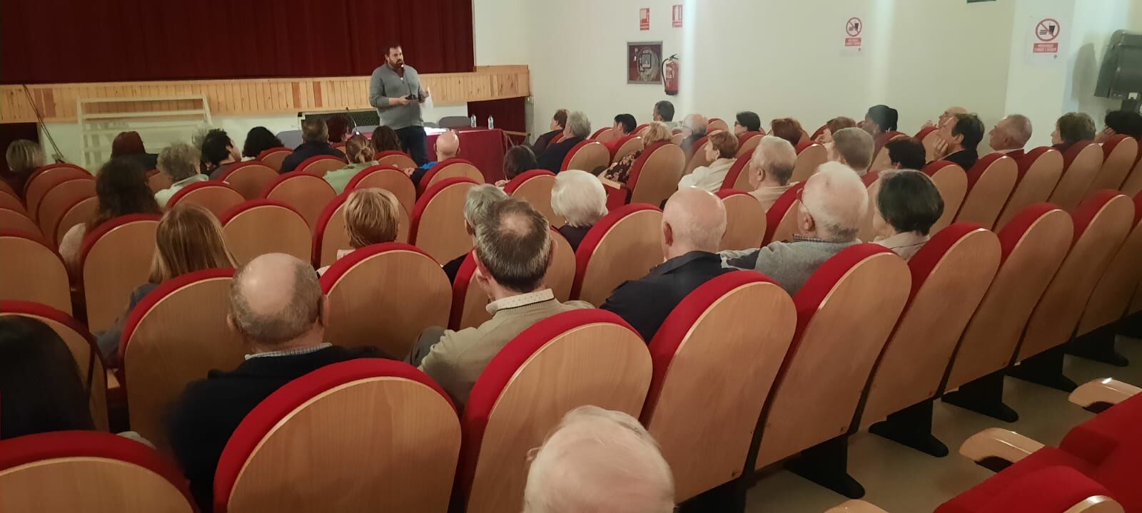 Asamblea ciudadana celebrada en Almudévar