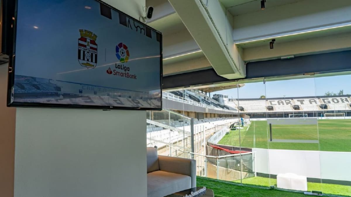 Infraestructuras prepara los trabajos de adecuación del Estadio Cartagonova tras el ascenso del F.C Cartagena