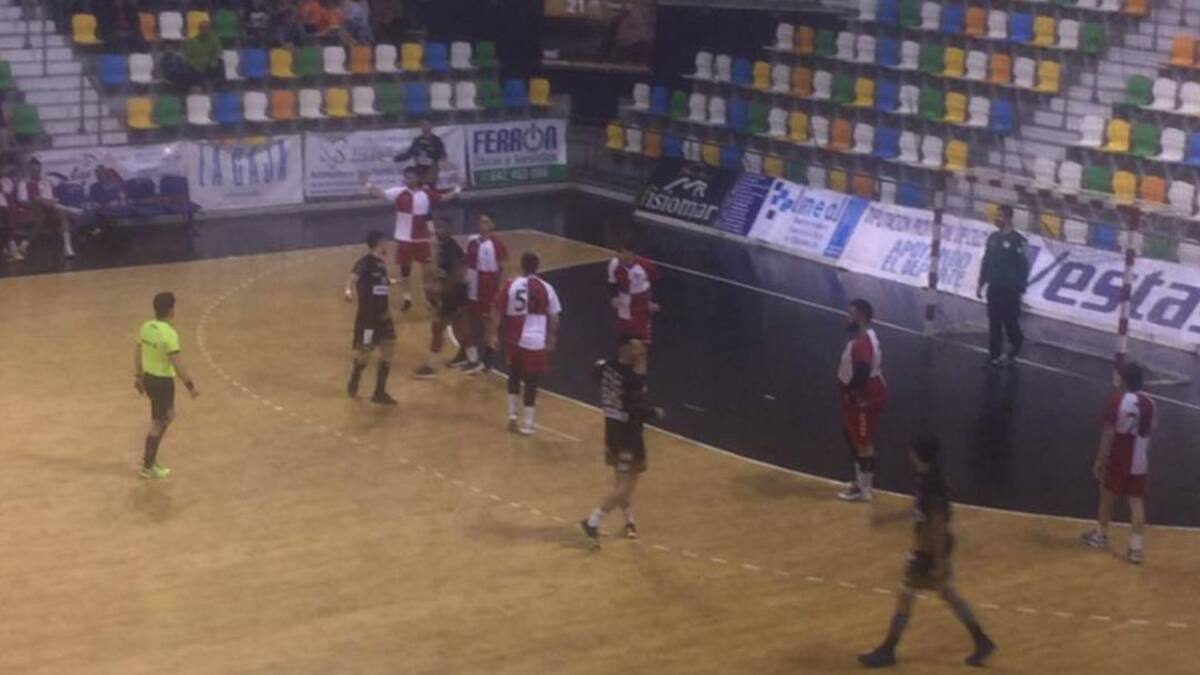 El BM Alarcos se deja la segunda plaza ante el colista en el Quijote Arena