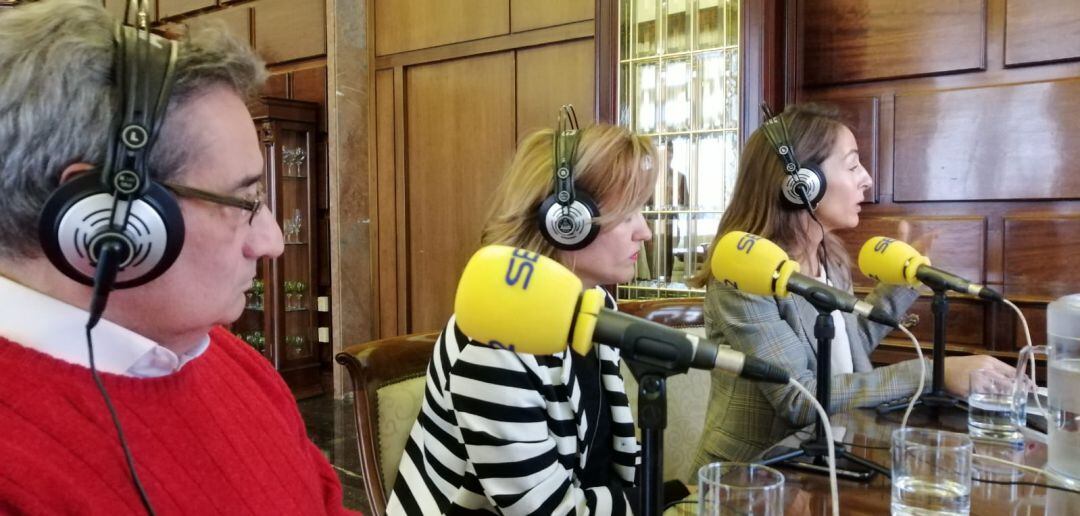 De izquierda a derecha, Julio Calvo (Vox), Pilar Alegría (PSOE) y María Navarro (PP)