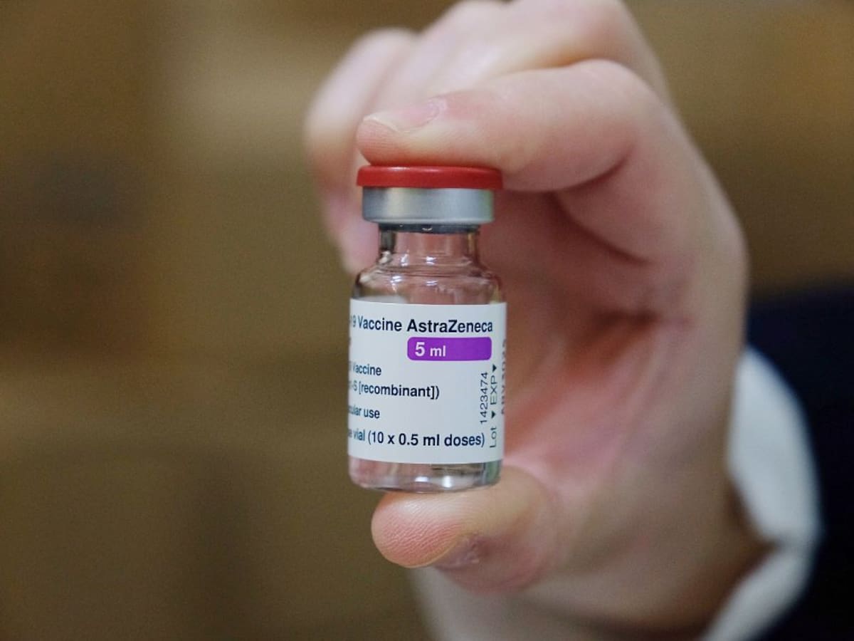 Salut comença a vacunar amb AstraZeneca a farmacèutics, fisioterapeutes, funcionaris de presons i policies