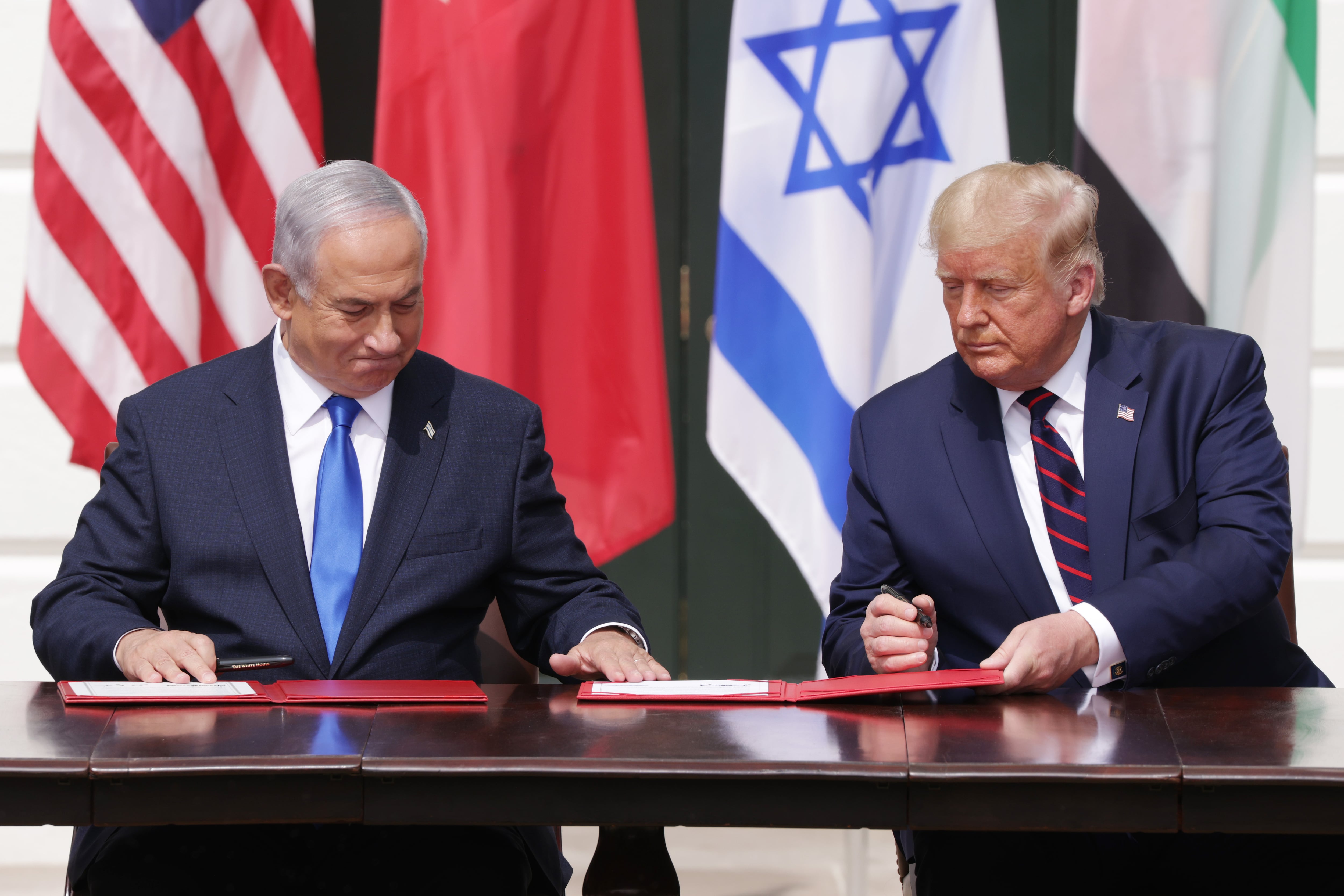 Benjamín Netanyahu y Donald Trump durante una firma de acuerdos bilaterales en la Casa Blanca en 2020