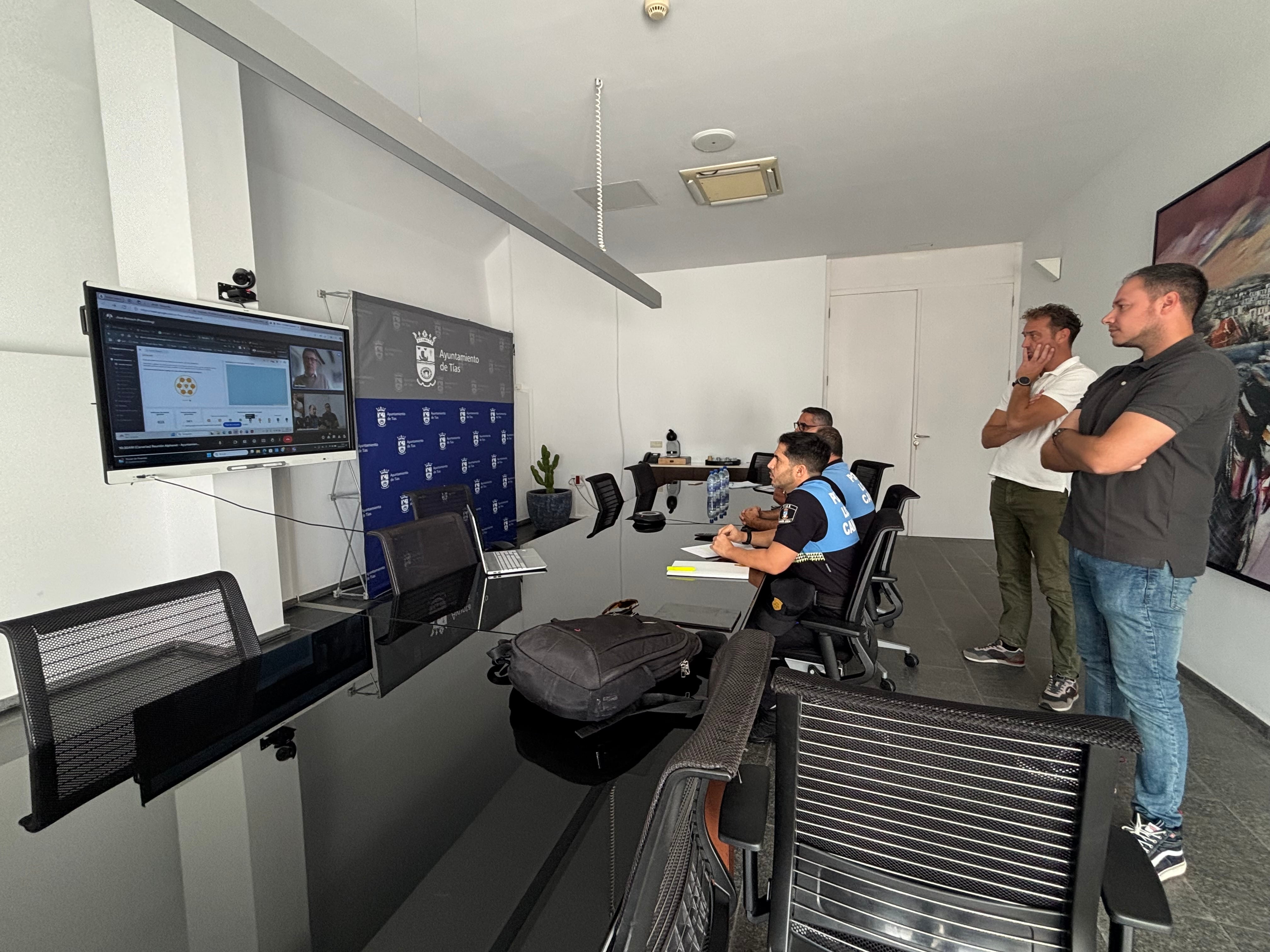 Sala de control de las cámaras de vigilancia de la Policía Local de Tías, en Lanzarote.