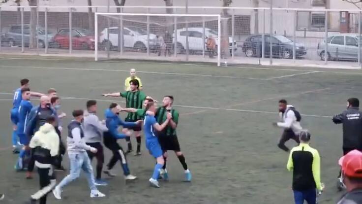 Secció 'Futbol català': lamentable episodi entre el Bon Pastor i el Carmelo
