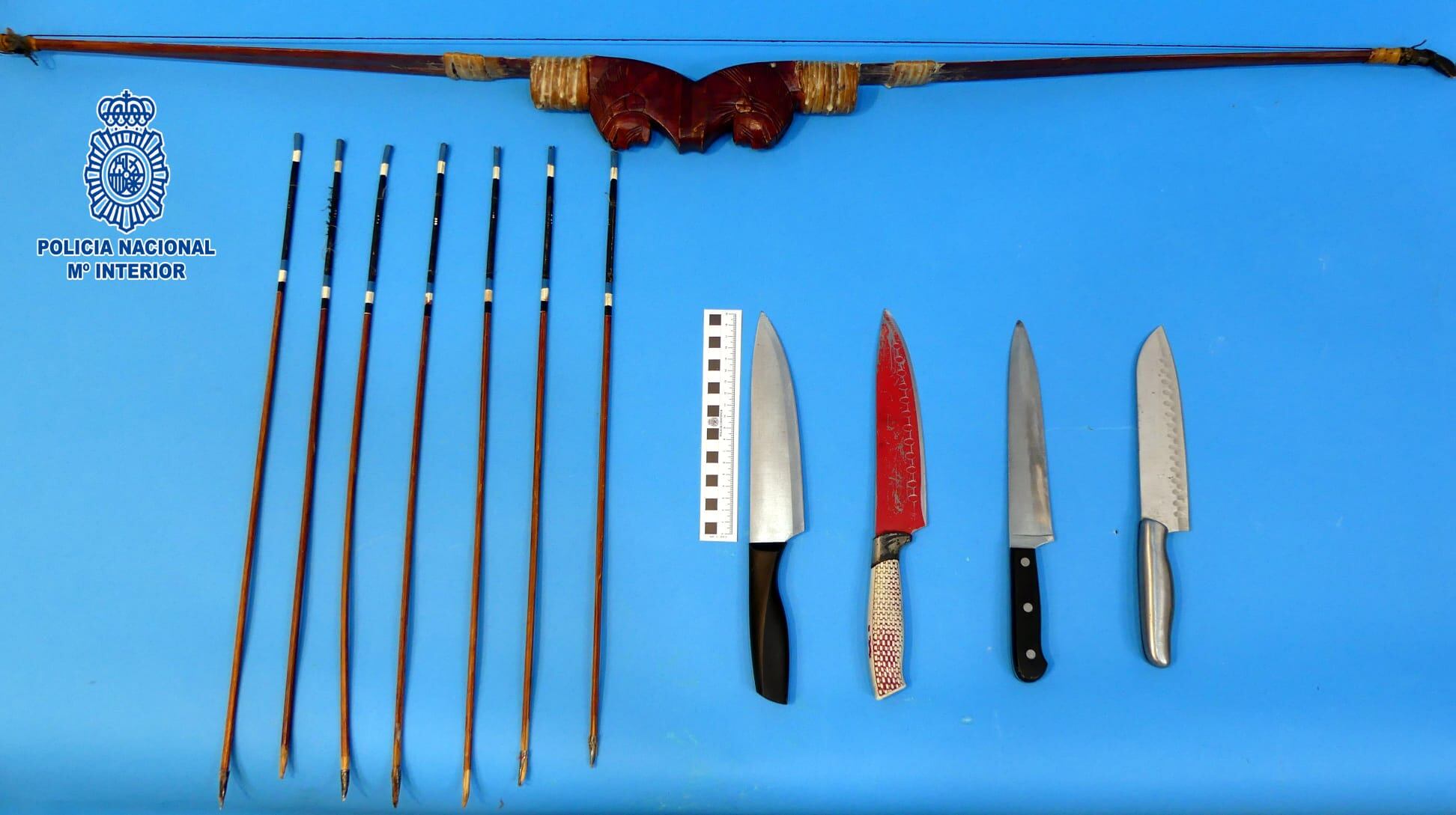 Armas portadas por la persona detenida en Huesca