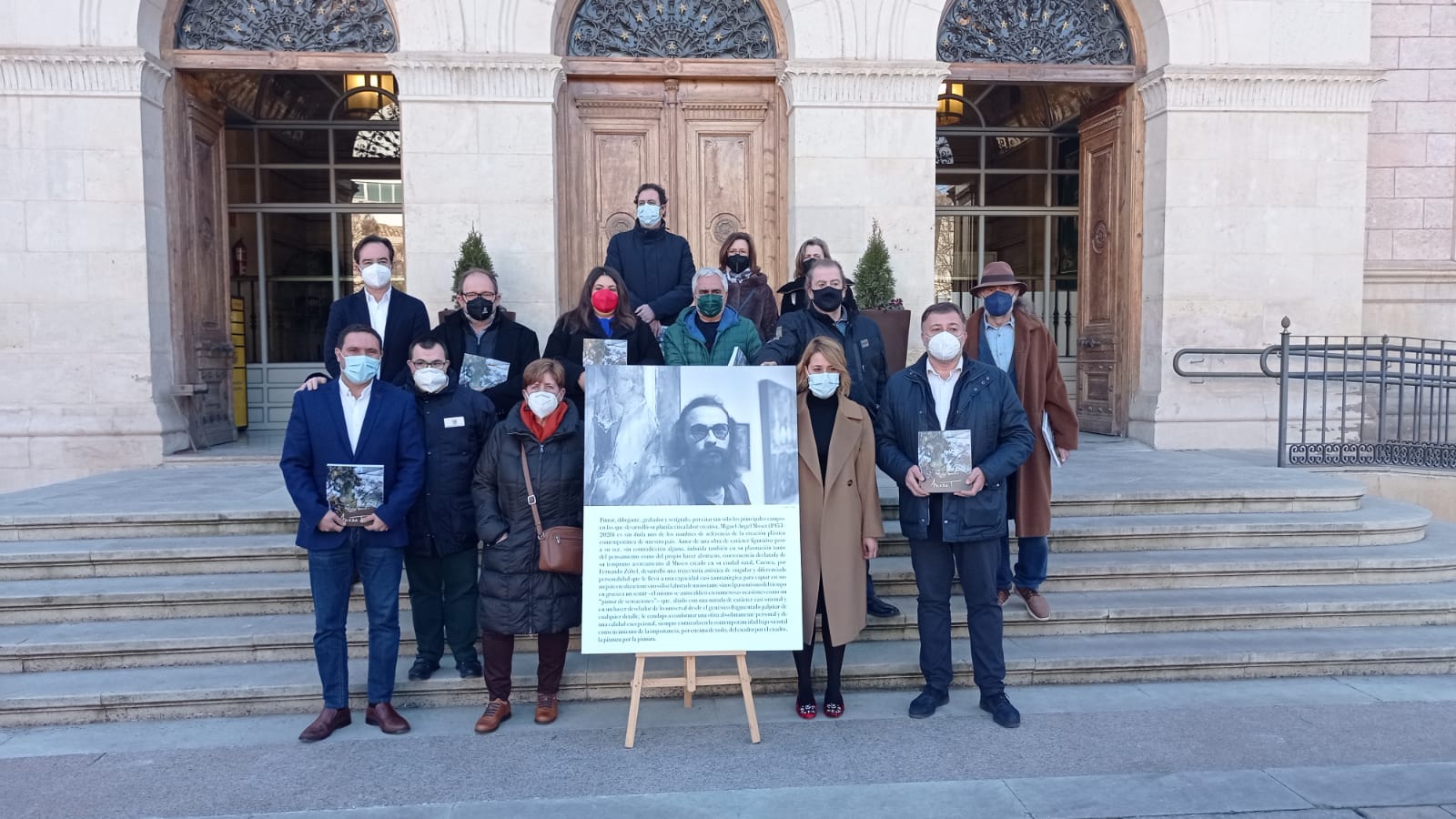 Autoridades, familiares y amigos de Miguel Ángel Moset en la presentación de la exposición y el libro