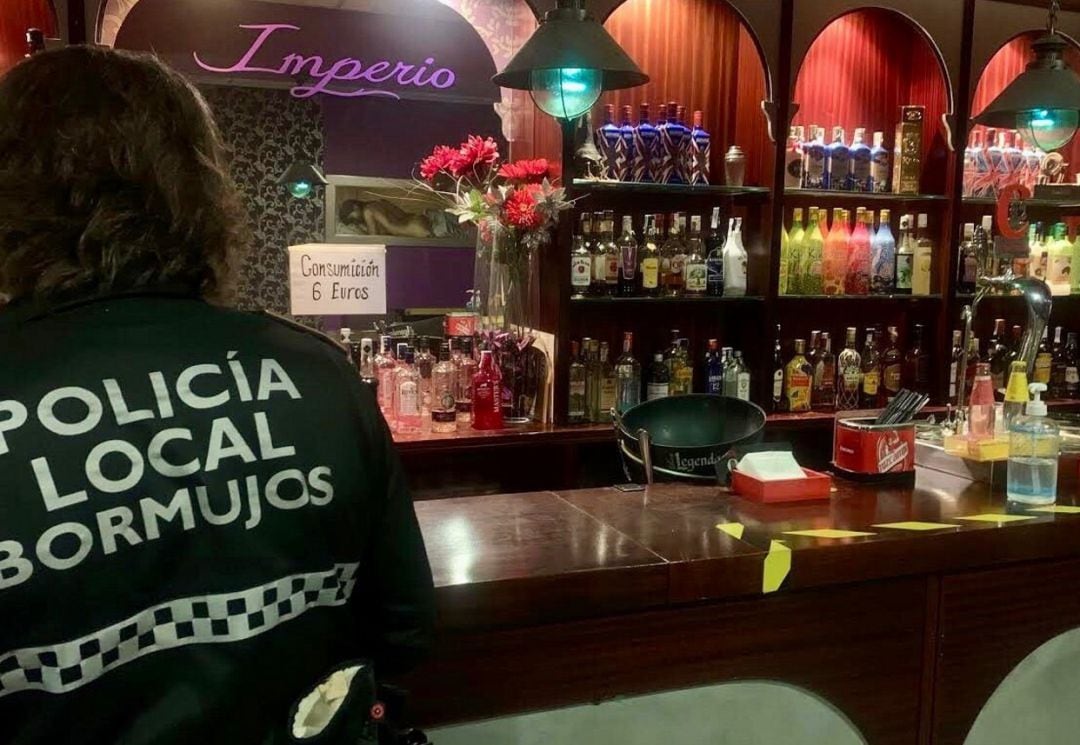 En el local de intercambio de parejas había cerca de 90 personas, muchas sin mascarilla ni distancias de seguridad. 