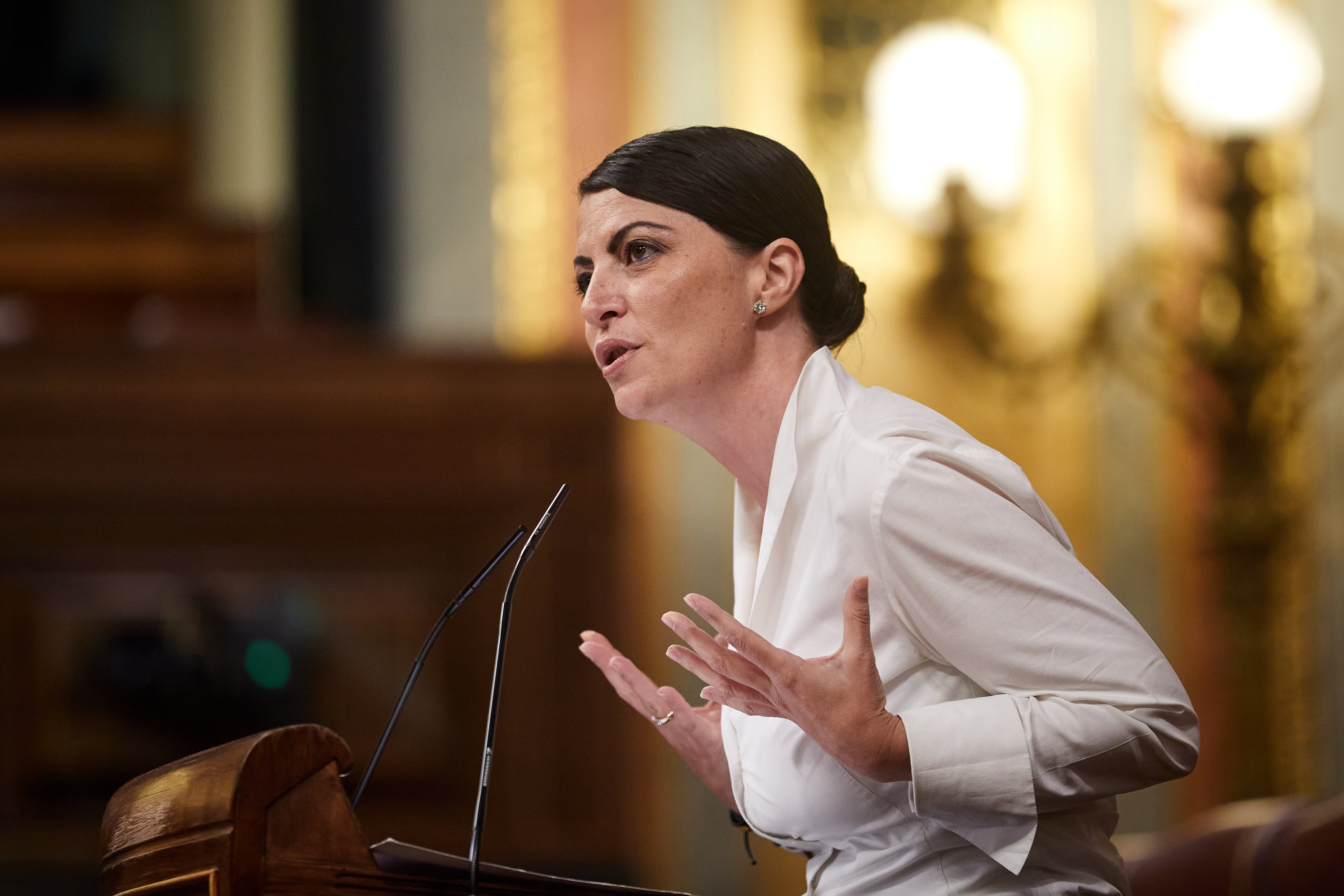 La candidata de Vox a la presidencia de la Junta de Andalucía, Macarena Olona, interviene durante un pleno del Congreso