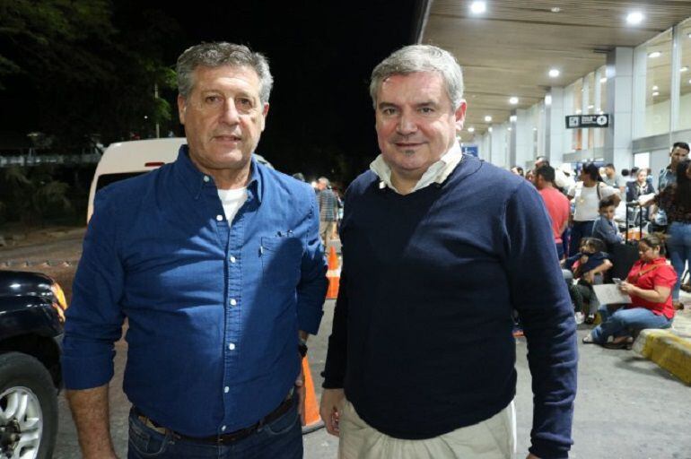 Vizcaino y Hugo Vaca en el aeropuerto de San Salvador