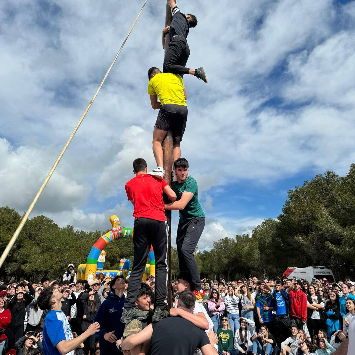 Binéfar vive el Lunes de Pascua una multitudinaria romería a la ermita de San Quílez