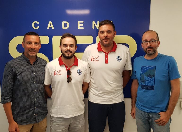 David Varela y Alberto Antuña, entrenador y ayudante de HLA Alicante, en los estudios de Radio Alicante