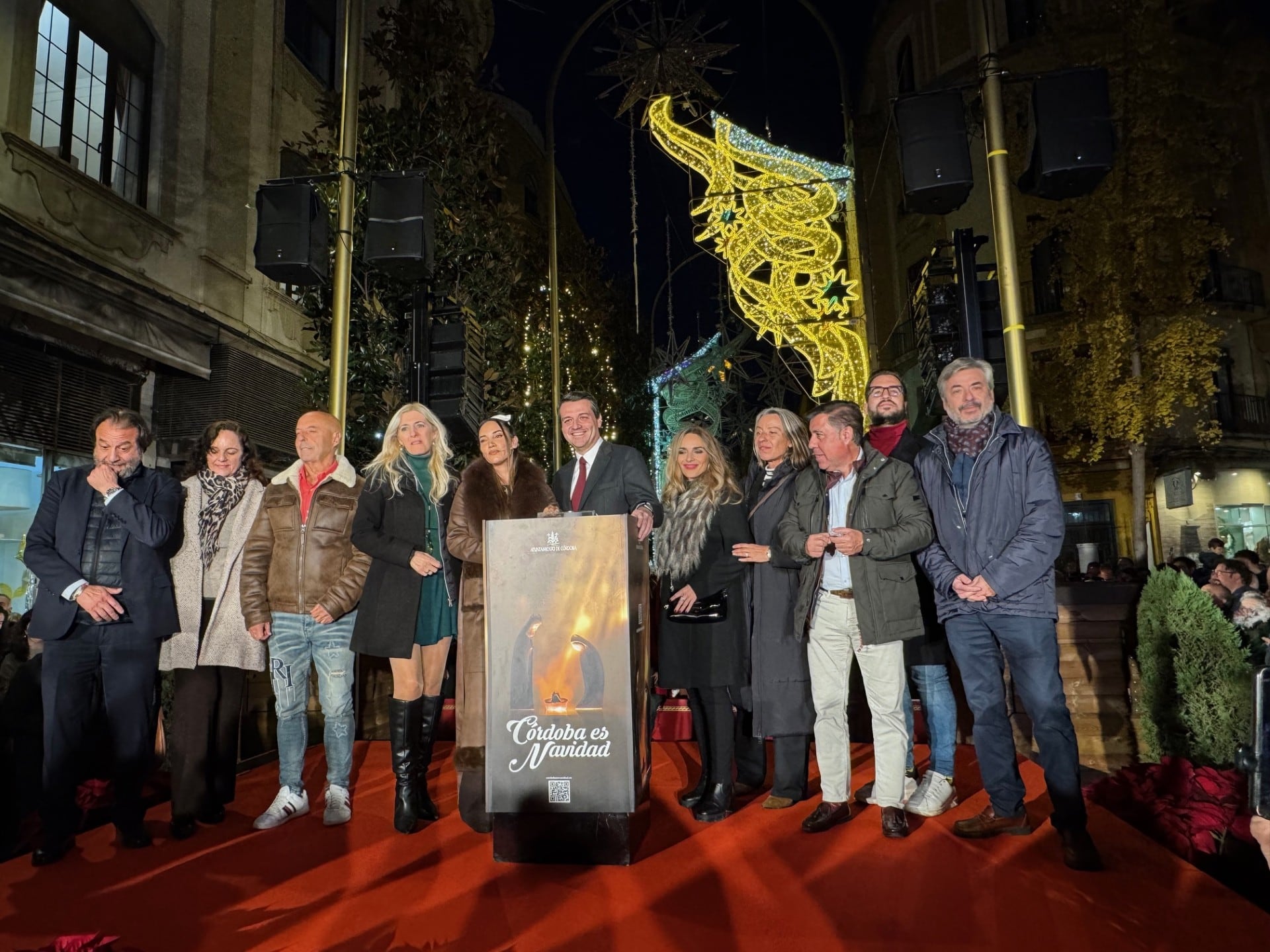 Autoridades presentes en la inauguración del alumbrado de Córdoba