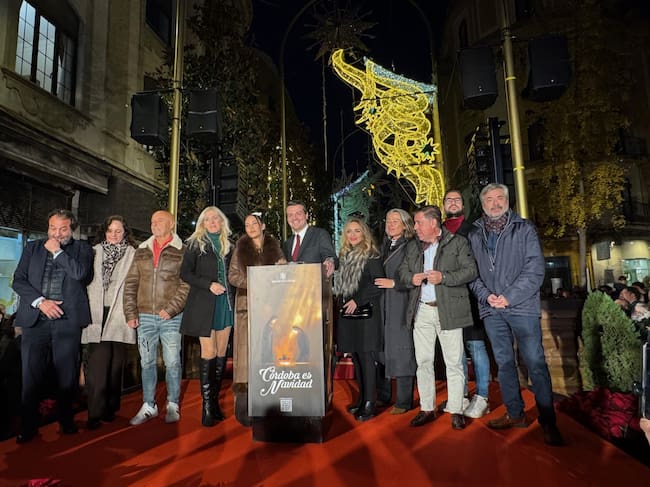 Autoridades presentes en la inauguración del alumbrado de Córdoba