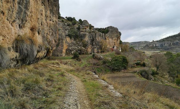 La ruta discurre por el antiguo canal.