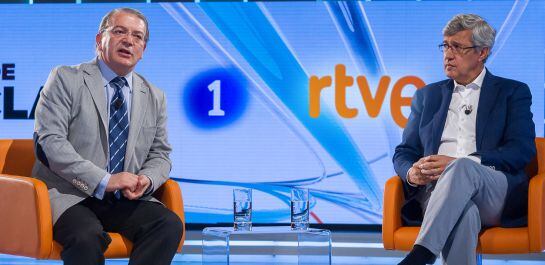 José Ramón Díez (i) y Ernesto Sáenz de Buruaga (d) durante la rueda de prensa de presentación de &#039;Así de claro&#039;