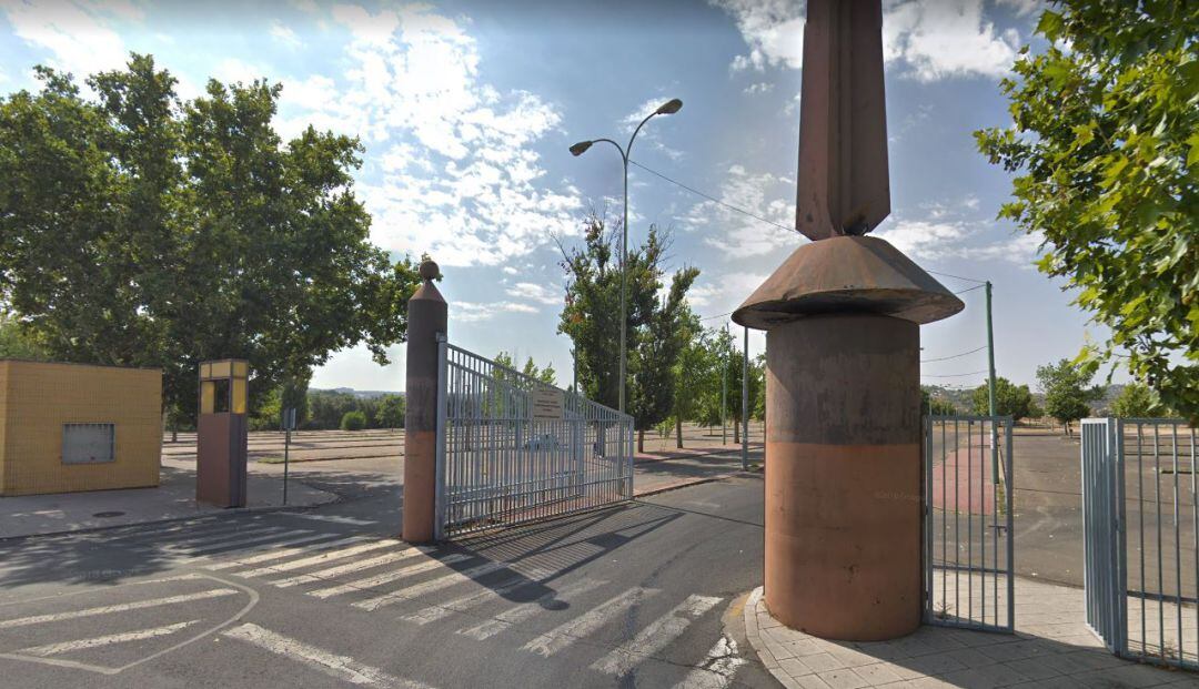 Entrada al Recinto Ferial de la Peraleda, habitual escenario del botellón