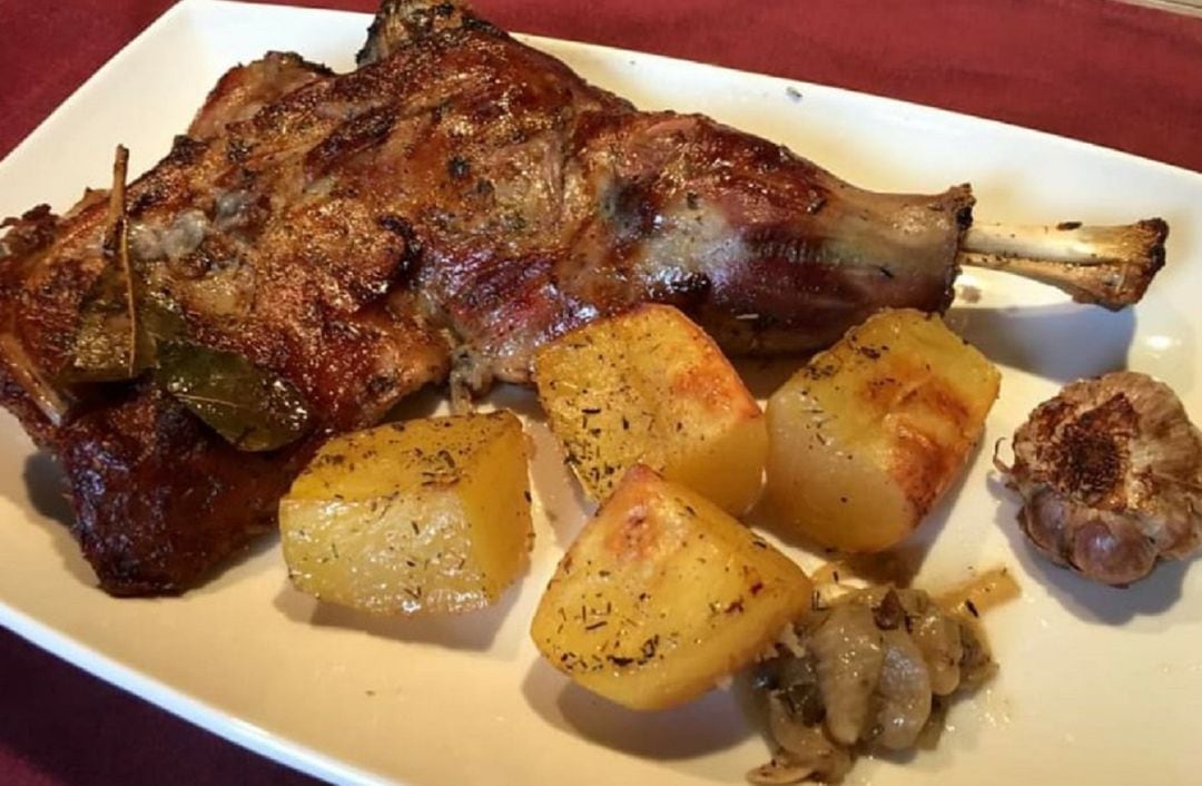 Pierna de cordero al horno con patatas