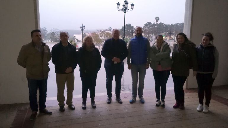 Representantes municipales durante el apagón voluntario